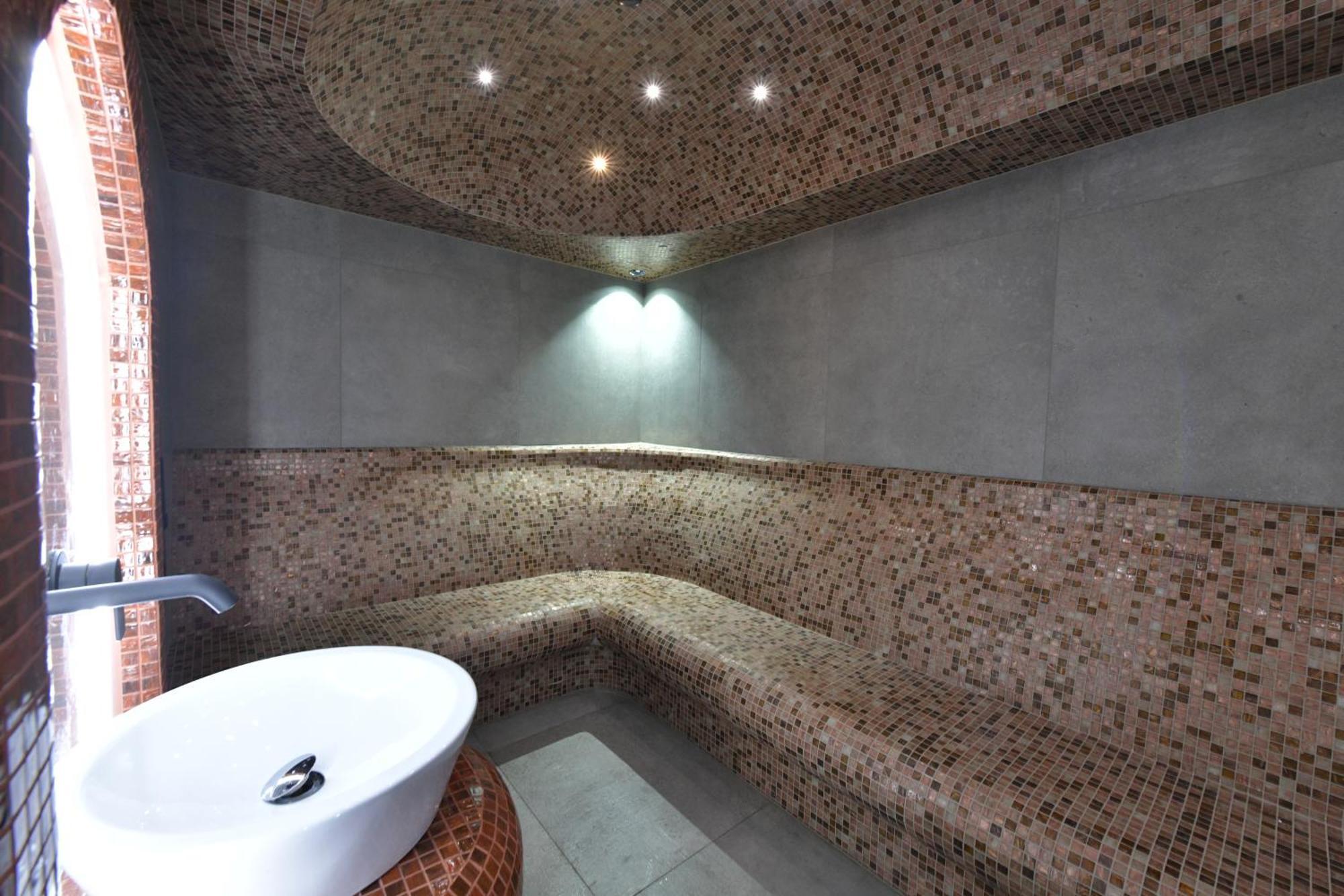 Royal Wellness And Spa Ruma Exterior foto